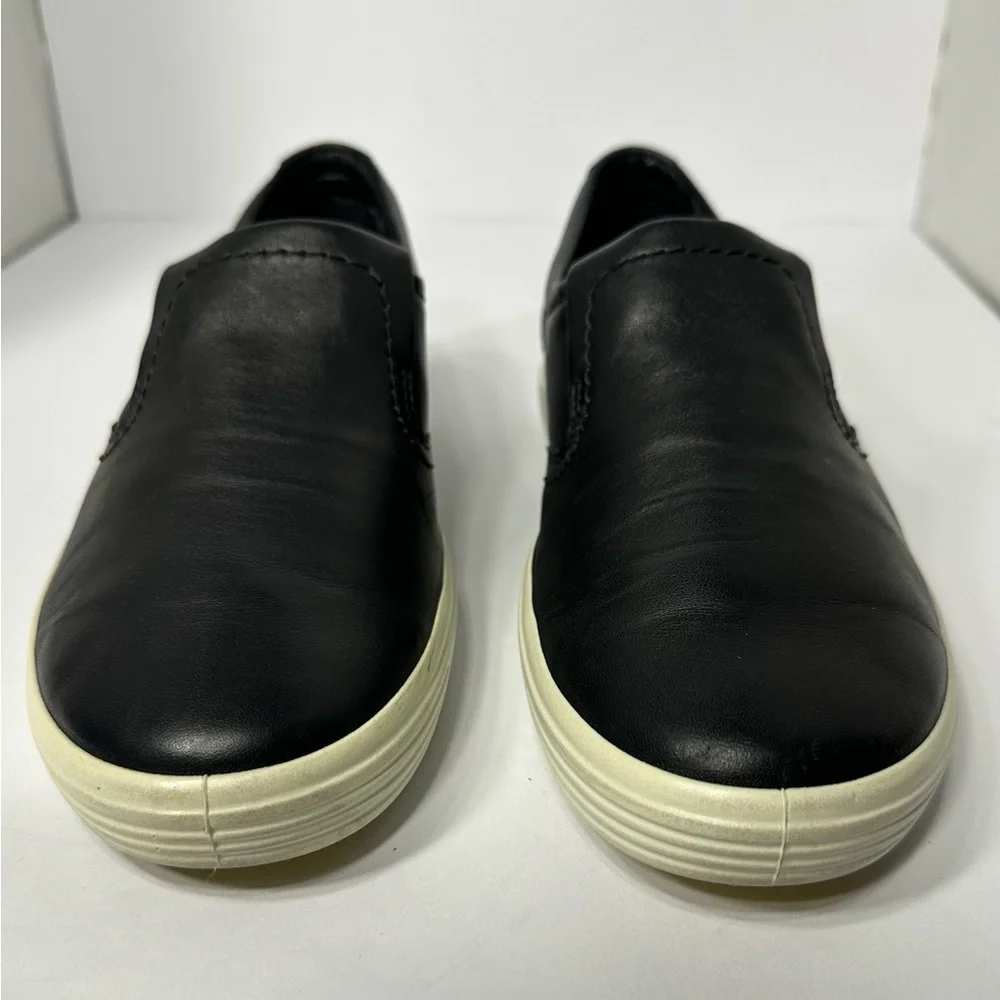 Men's Black Leather Slip-On Shoes pre owned size 10